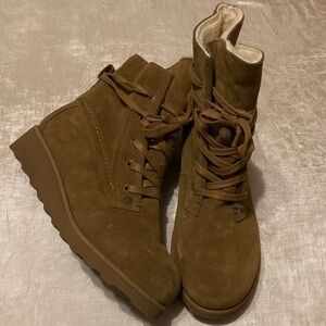 Bearpaw Krista Boots Suede/Wool Lining Size 9